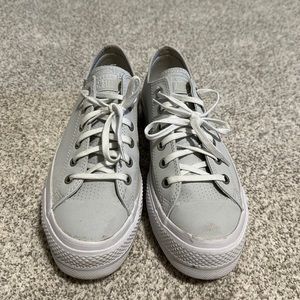 Great condition converse platform sneaker